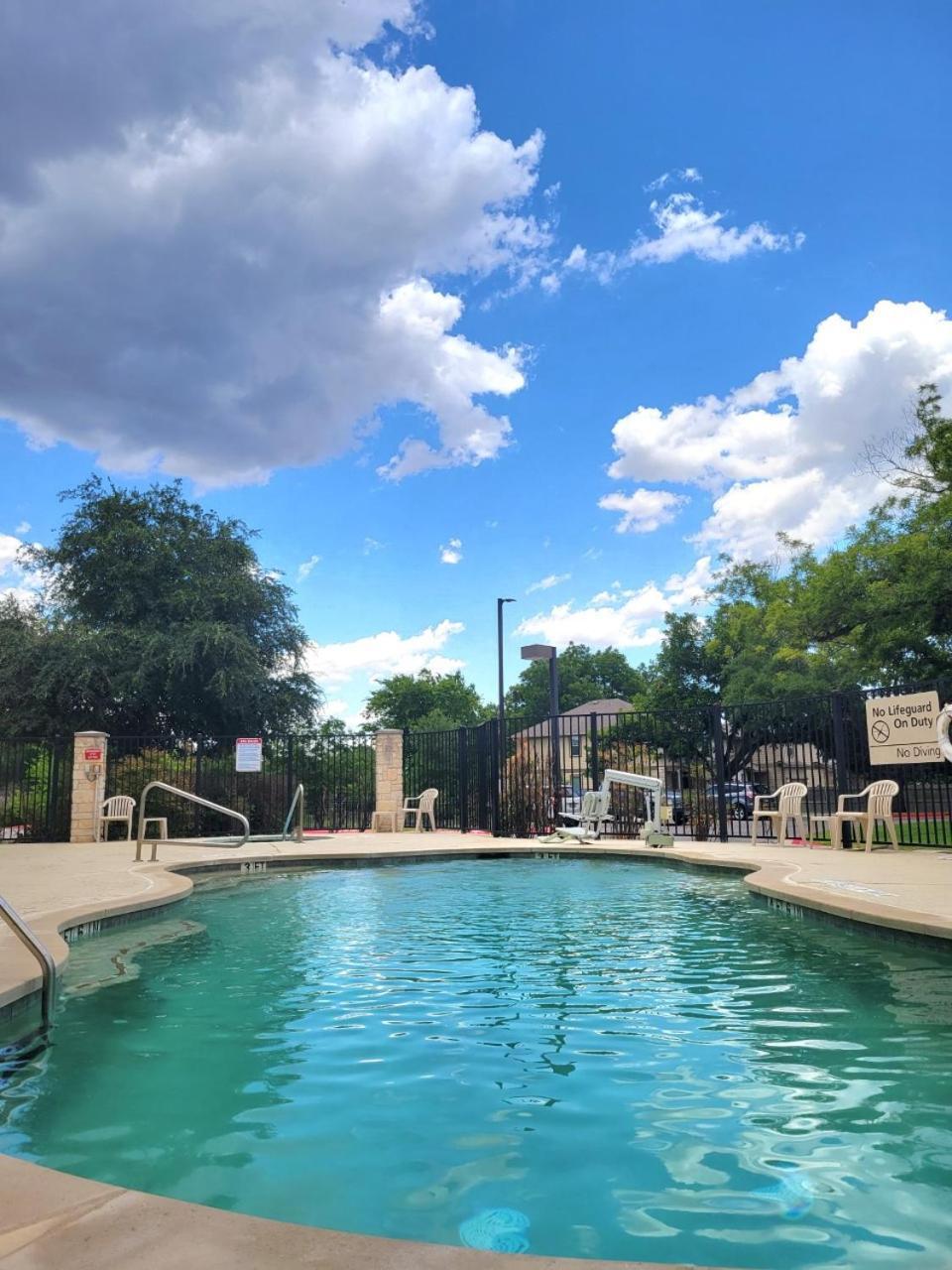 Hampton & Cedar Park-lakeline